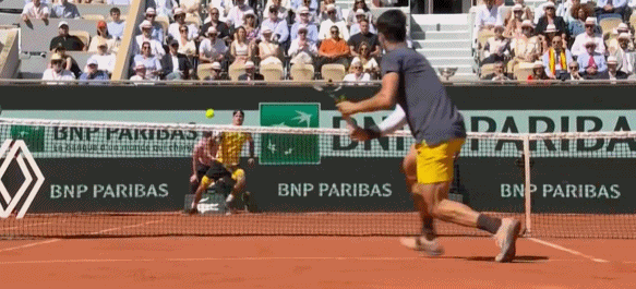 五组激战！阿尔卡拉斯3-2险胜兹维列夫夺得法网男单冠军