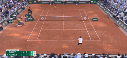 五组激战！阿尔卡拉斯3-2险胜兹维列夫夺得法网男单冠军