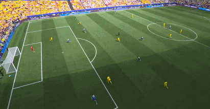 欧洲杯半场：鲁宁惊慌送大礼 斯坦丘射出世界波 罗马尼亚暂时1-0乌克兰