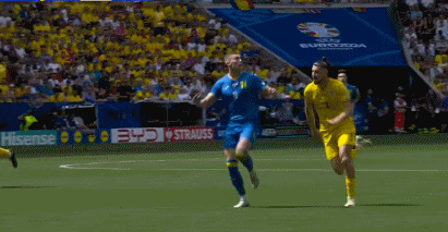 欧洲杯半场：鲁宁惊慌送大礼 斯坦丘射出世界波 罗马尼亚暂时1-0乌克兰