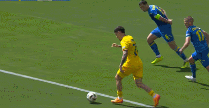 欧洲杯半场：鲁宁惊慌送大礼 斯坦丘射出世界波 罗马尼亚暂时1-0乌克兰