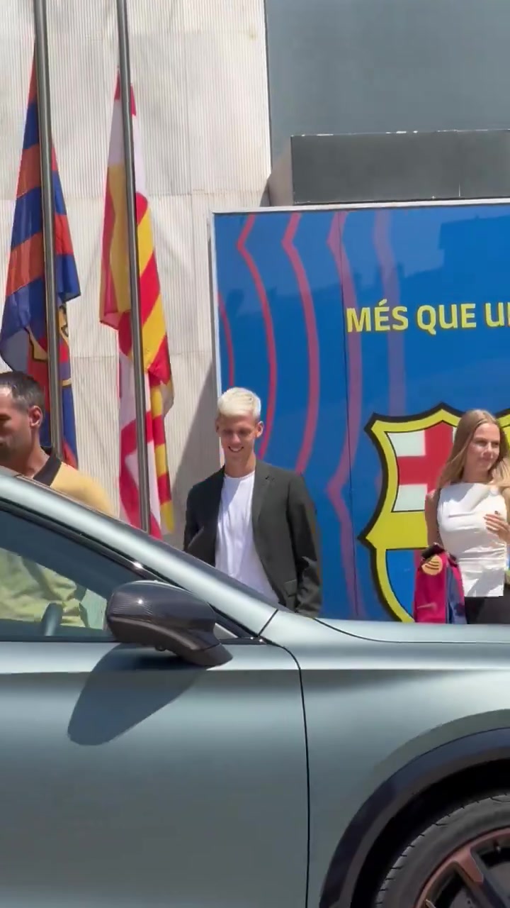 记者：奥尔莫已与巴萨签约至2030年，完成签约后离开了诺坎普